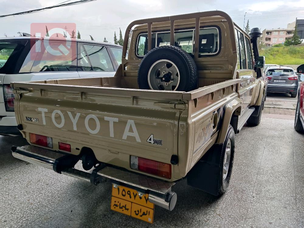تويوتا لاند كروزر 70 بيك اب